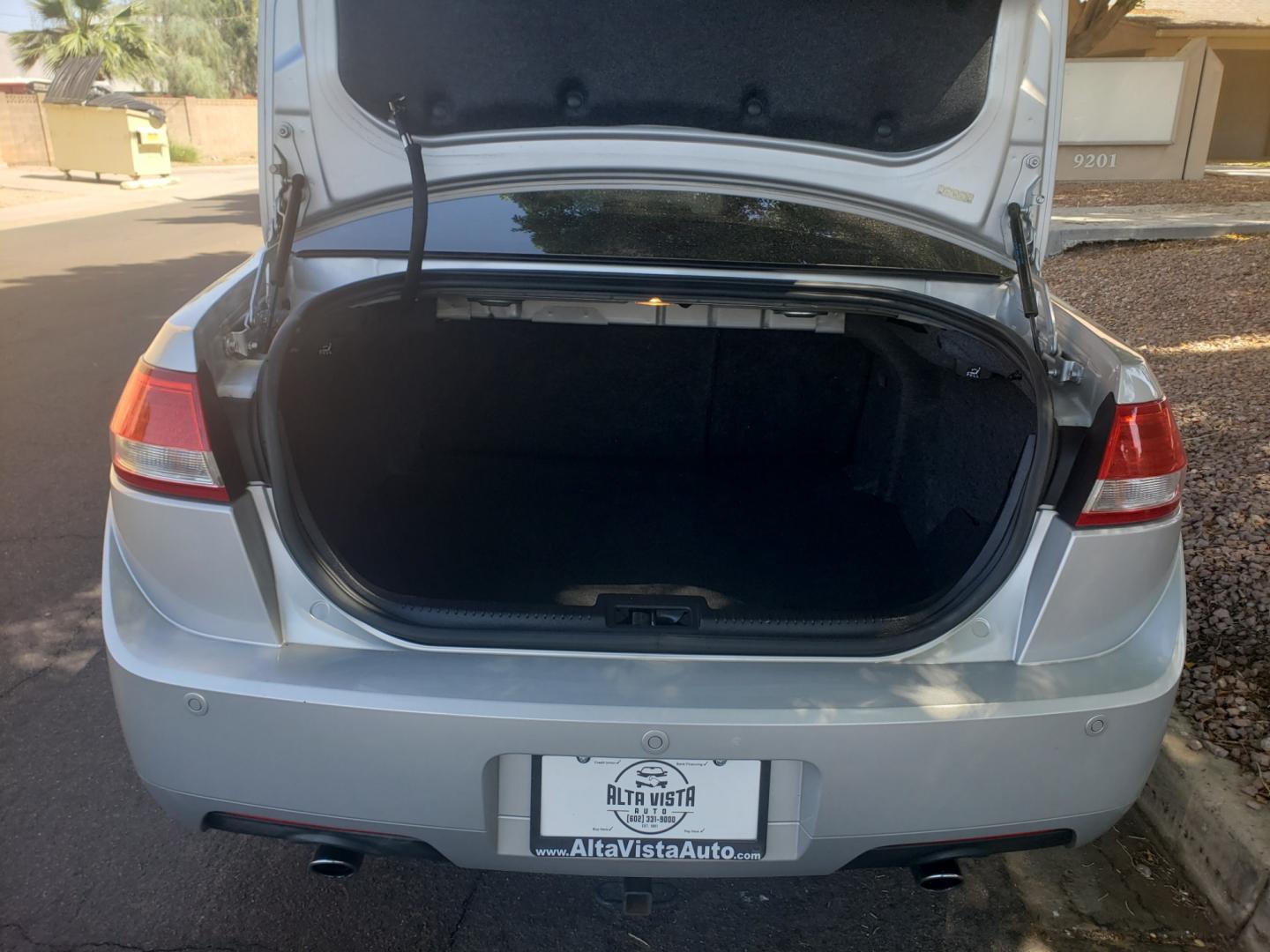 2010 /gray and black Lincoln MKZ base (3LNHL2GCXAR) with an 3.5L V6 DOHC 24V engine, 6-Speed Automatic transmission, located at 323 E Dunlap Ave., Phoenix, AZ, 85020, (602) 331-9000, 33.567677, -112.069000 - Photo#17